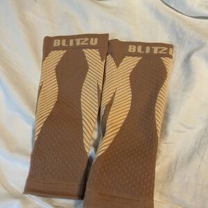 Women's Athletic Compression Sleeves - Brown/Cream